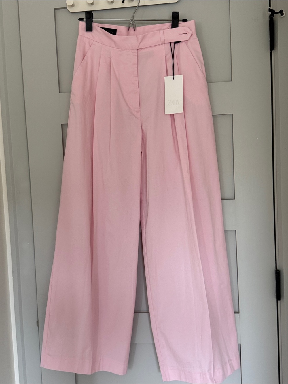 Zara Pale Pink High-Waist Wide-Leg Trousers Waist 27” Length 42”
Crutch 14”